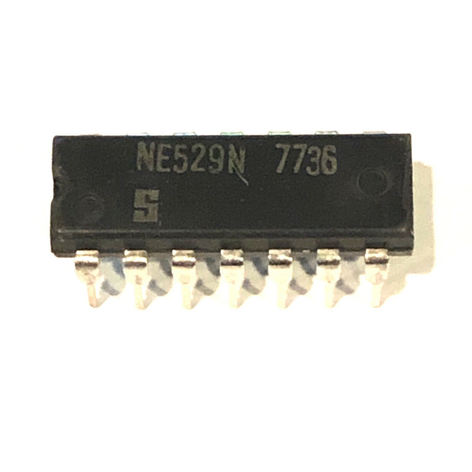 IC so sánh điện áp DIP-14 NE529N