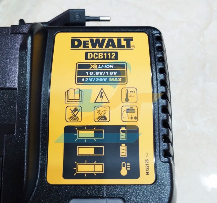 Máy siết bulong dùng pin 20V Dewalt DCF911D2 (Kèm 2 pin 2.0Ah + 1 Sạc)  DEWALT | Giá rẻ nhất - Công Ty TNHH Thương Mại Dịch Vụ Đạt Tâm