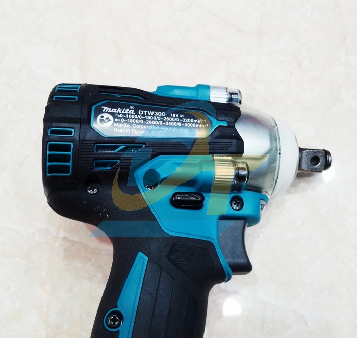 Máy siết bu lông dùng pin 18V Makita DTW300RTJ (Kèm 2 pin 5.0Ah + 1 sạc)  Makita | Giá rẻ nhất - Công Ty TNHH Thương Mại Dịch Vụ Đạt Tâm