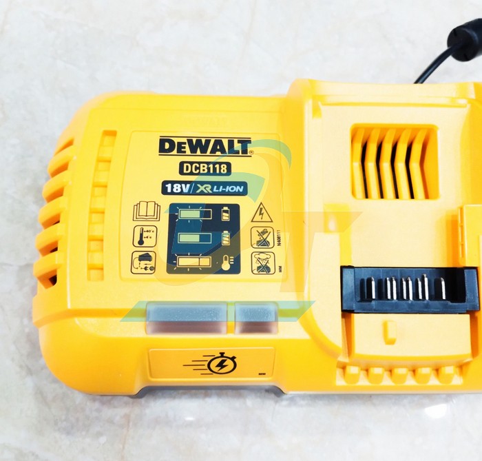 Sạc đa năng 10.8V-18V Dewalt DCB118-KR  DEWALT | Giá rẻ nhất - Công Ty TNHH Thương Mại Dịch Vụ Đạt Tâm