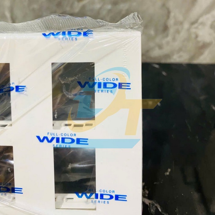 Mặt d&ugrave;ng cho 4 thiết bị Panasonic Wide WEV68040SW WEV68040SW Panasonic | Gi&aacute; rẻ nhất - C&ocirc;ng Ty TNHH Thương Mại Dịch Vụ Đạt T&acirc;m